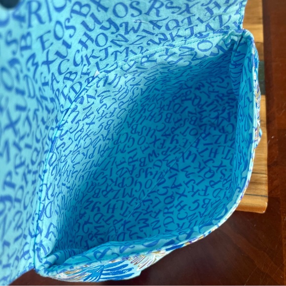 Turquoise purple oil slick letters Print magnetic clasp Clutch Fabric clutch - Picture 4 of 6